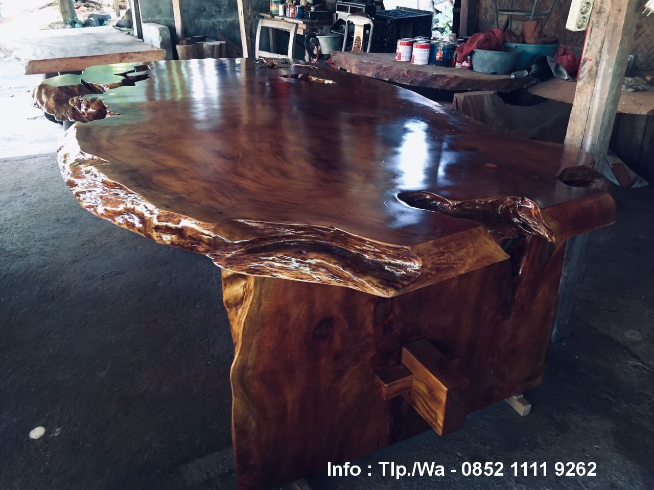 meja kayu solid